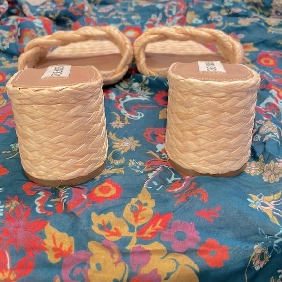 Brand New Steve Madden Braided Natural Straw Large Strap Slides Heeled Sandals - Picture 10 of 14